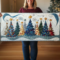 Quilted tafelloper - Sneeuwbedekte dennenlandschap